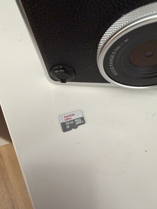 Fujifilm Instax Mini Evo Preta (DENTRO DA GARANTIA) com cartão de memória Sandisk Ultra 32GB