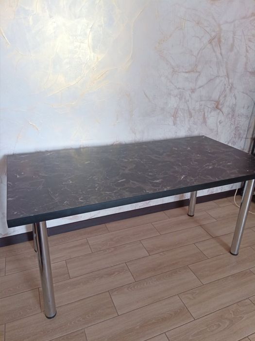 Продаю прекрасний стіл розміром 160 x 80