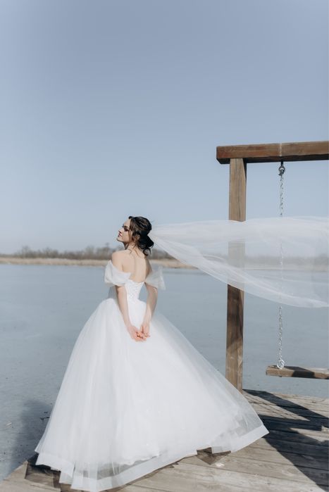 Весільна сукня з блискітками