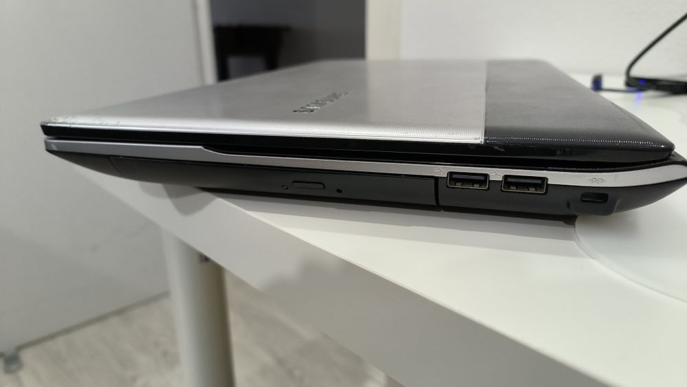 Computador PC portátil Samsung i5 6gb 640gb win10 15,6"