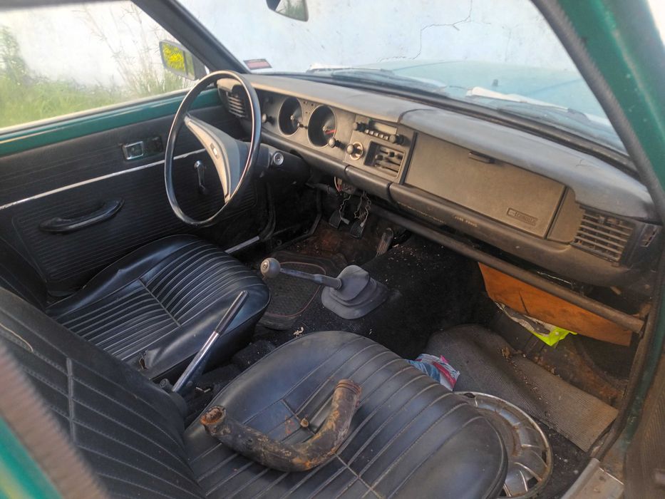 Toyota Corolla 1973 - Viatura para restaurar