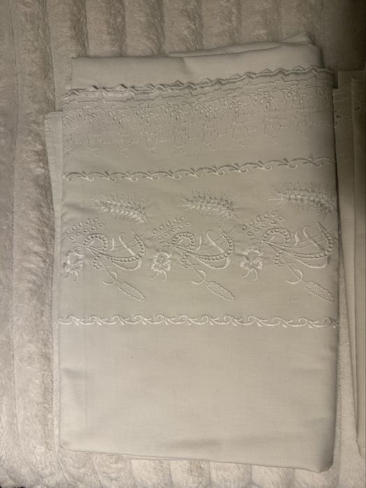 Conjunto lençois brancos e 2 fronhas