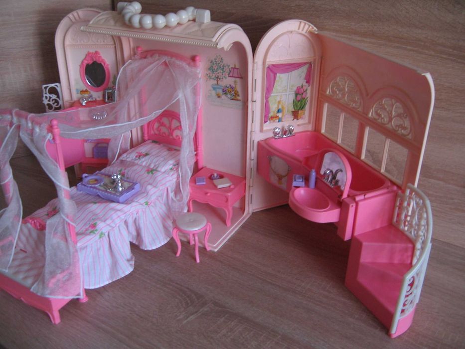 Domek dla lalek Barbie w walizce - Unikat