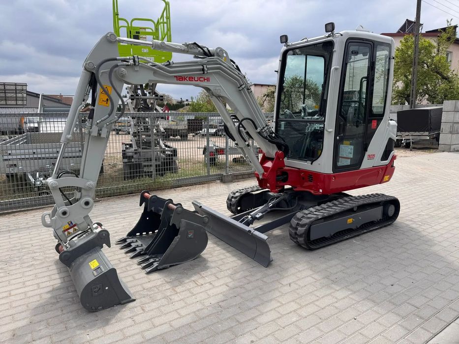 Takeuchi TB225 V3 PowerTilt Lehnhoff MS03 NOWA Japońska Top Od ręki  Minikoparka TB225 V3 PowerTilt Lehnhoff MS03 NOWA Japońska Top Od ręki