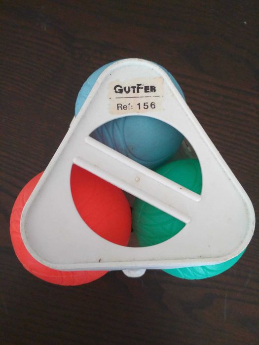 Artigos de praia. Camião, boias, colchões, discos voadores, petanca