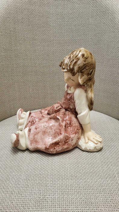 Dziewczynka z porcelany hand made sygnowana