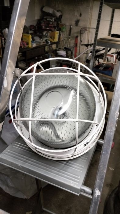 Lampa przemysłowa nowa.