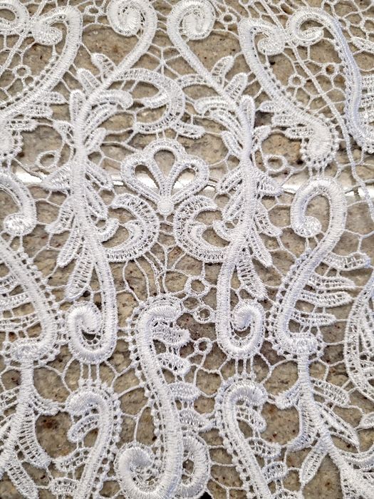 Koronkowa aplikacja dekoracyjna na dekolt 40 cm