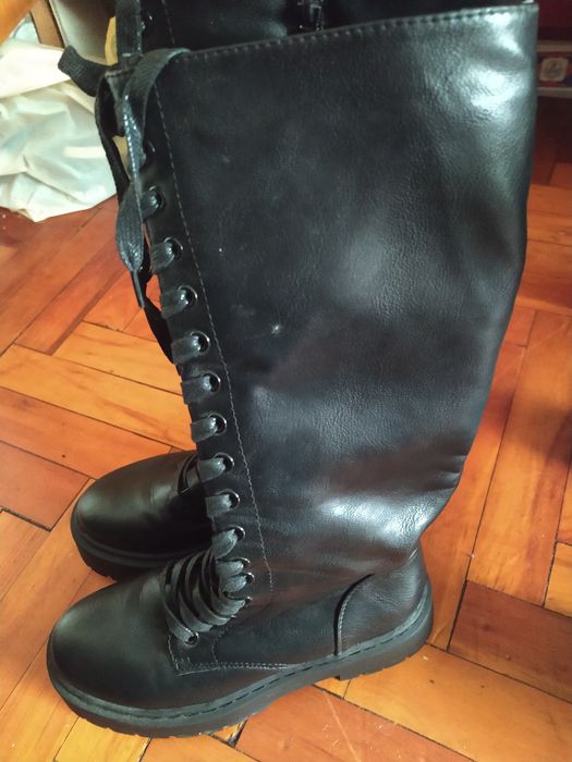 Чорні осінні чоботи