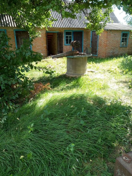 Продаю приватизовану земельну ділянку з будівлями