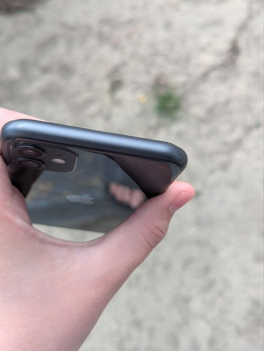 Продам iPhone 11 R-sim