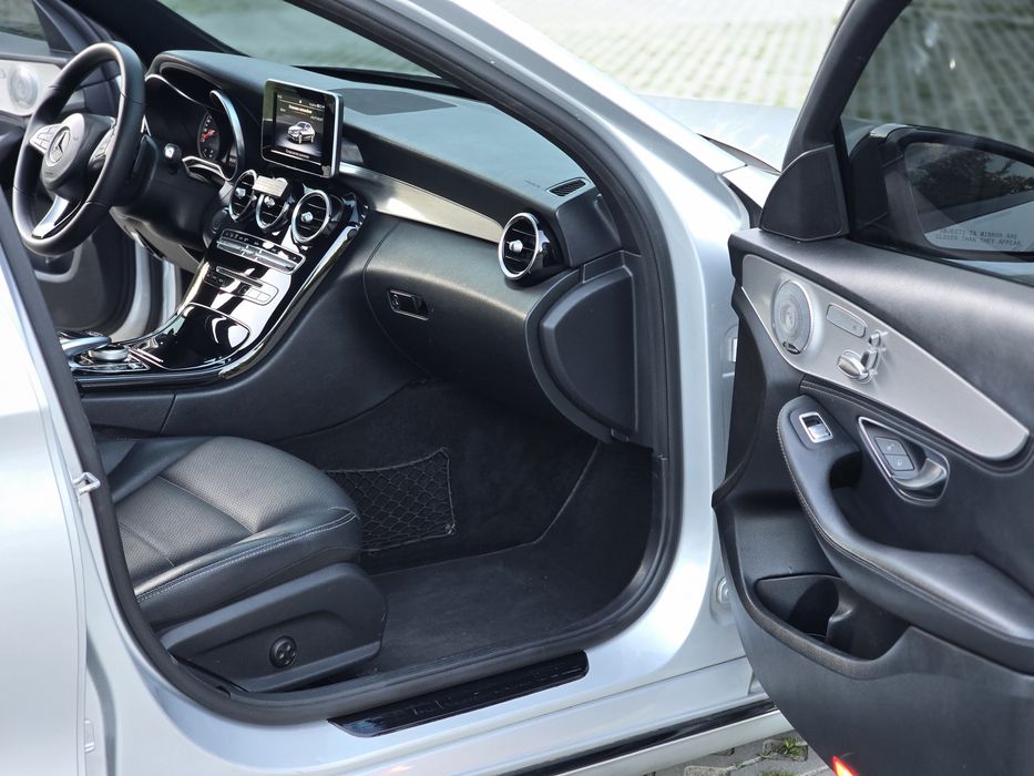 Продам свой Mercedes Benz C300 2л ( ПОЛНЫЙ ПРИВОД )