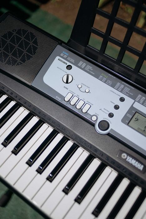 Teclado Yamaha PSR-E213 + Suporte