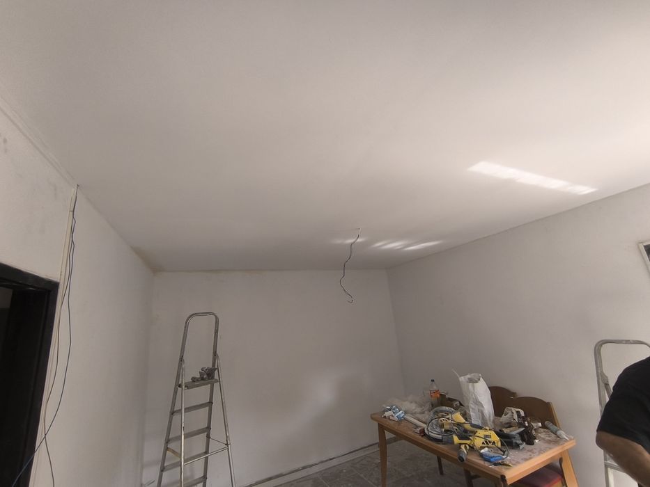 Faço pequenos serviços de Pladur pintura pischelaria telhado, como também faço lavagem de telhados limpo pequenos terrenos e etc. 934481019