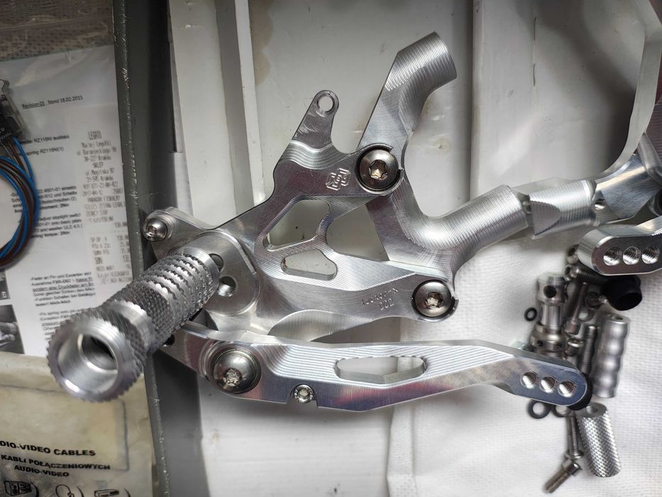 Podnóżki sety sport tor Gilles FXR-D02N Ducati V2 899, 959, 1199, 1299