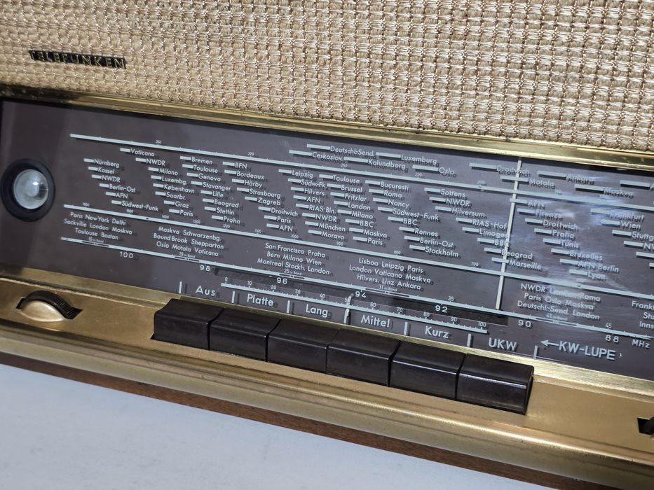 Rádio antigo reparado Telefunken
