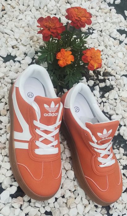 Piękne adidasy damskie -mlodzieżowe