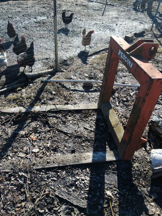 Paleciak na tyl ciagnika wraz z platforma