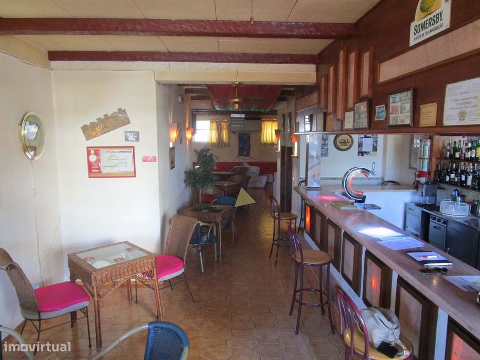Bar licenciado na urbanização residencial da Bemposta