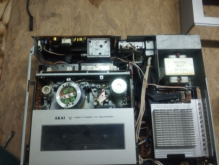 Video gravador Akai vs-2egn ( avaria)