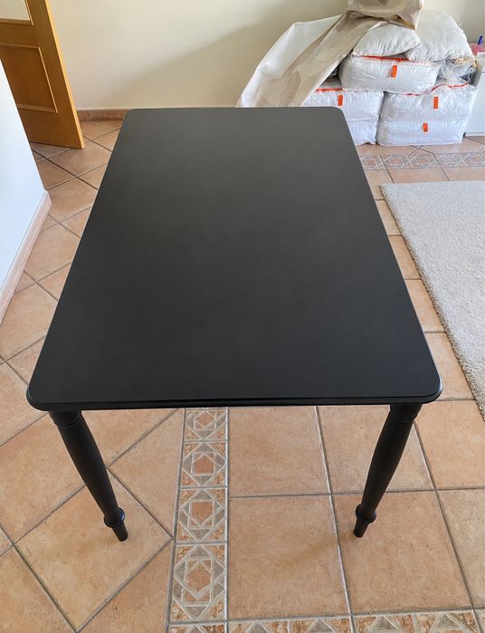 Mesa de jantar preta IKEA – NOVA, nunca usada!