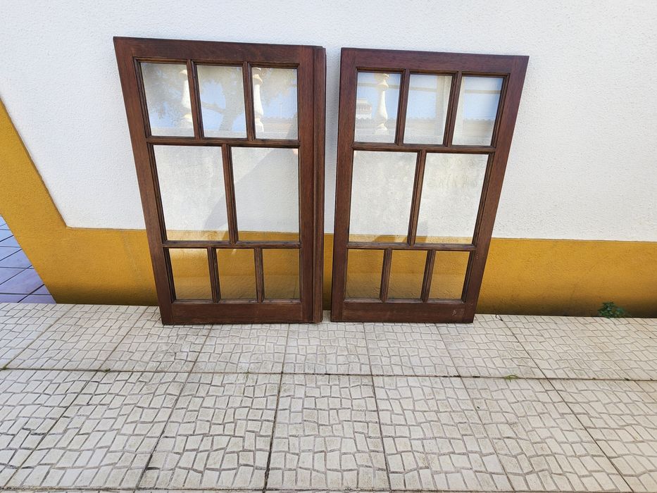 8 Janelas/Porta em Madeira Cambala c/ Vidro (16 Folhas sem Aro)