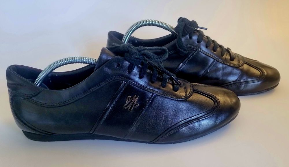 Sapatos pretos Moncler