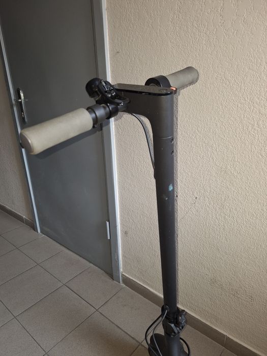 Продам электросамокат Xiaomi Mi Electric Scooter Essential