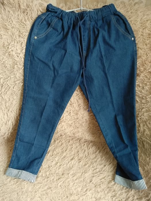 Літні джинсові бриджи. Розмір М. Пояс на гумці та шнурівці. Нові.