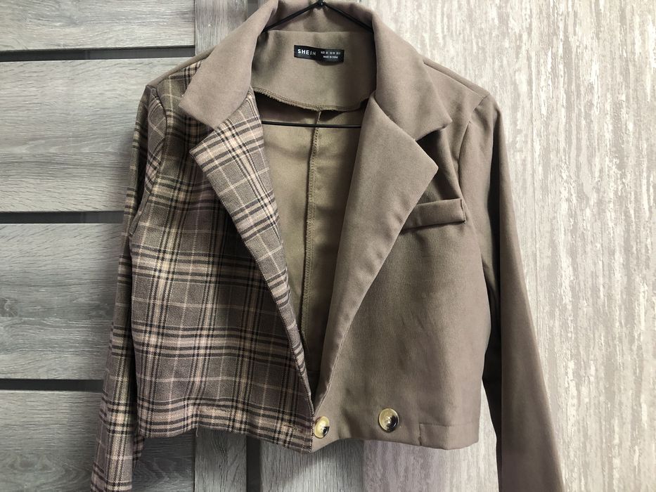 Стильний , укорочений жакет , колір мокко , розмір хс-с