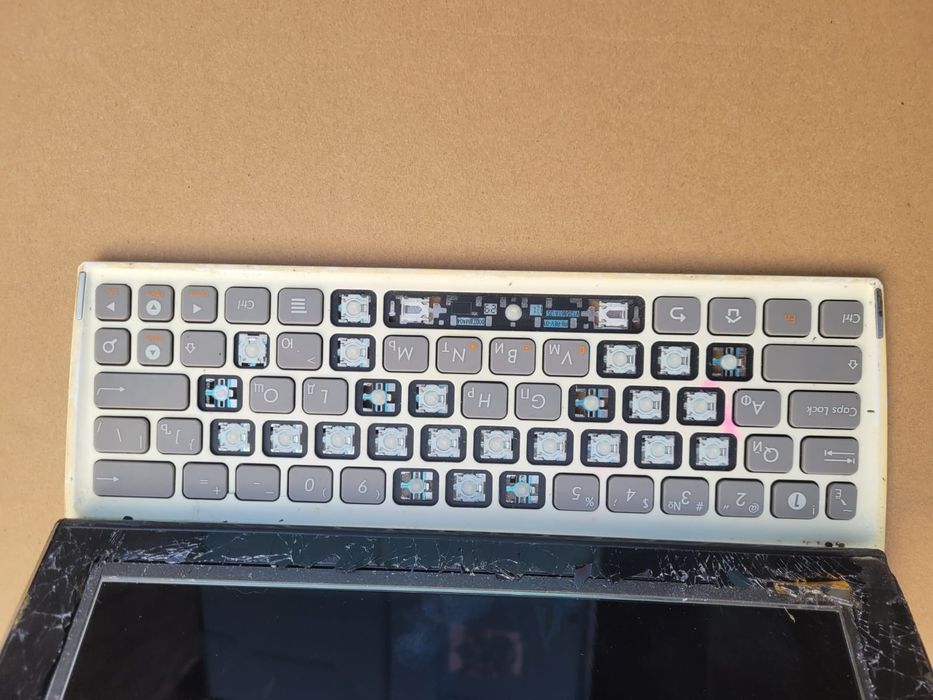 Планшет asus sl-101  на запчасти