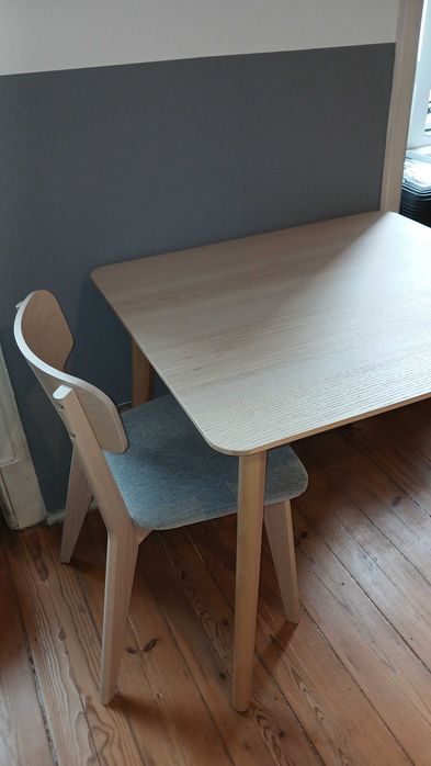 MESA - Conjunto mesa e cadeira de madeira