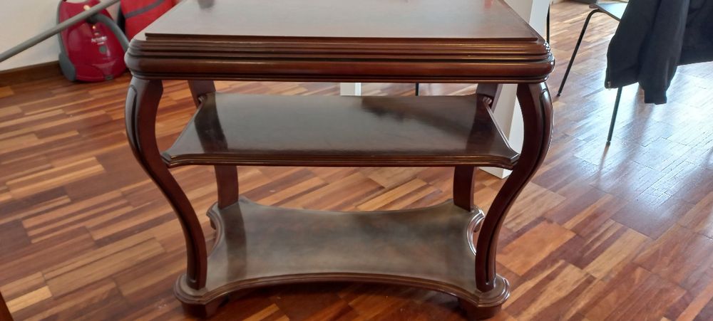 Mesa de apoio se madeira de 2 andares