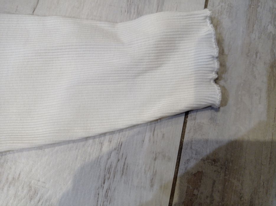 Nowy golfik łamana biel 18 miesięcy