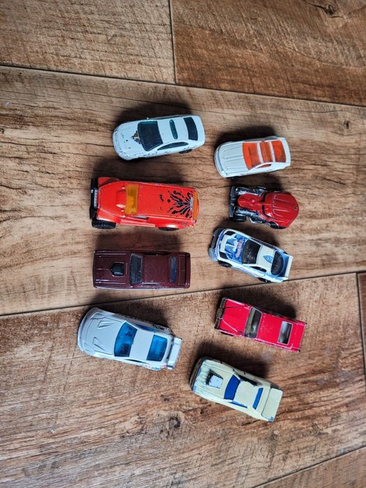 Zestaw 30 samochodów Hot Wheels