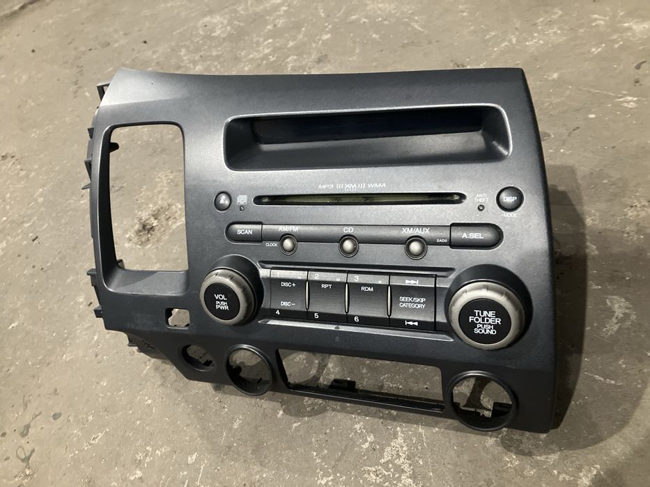 Honda Civic VIII 8 hybrid - radio