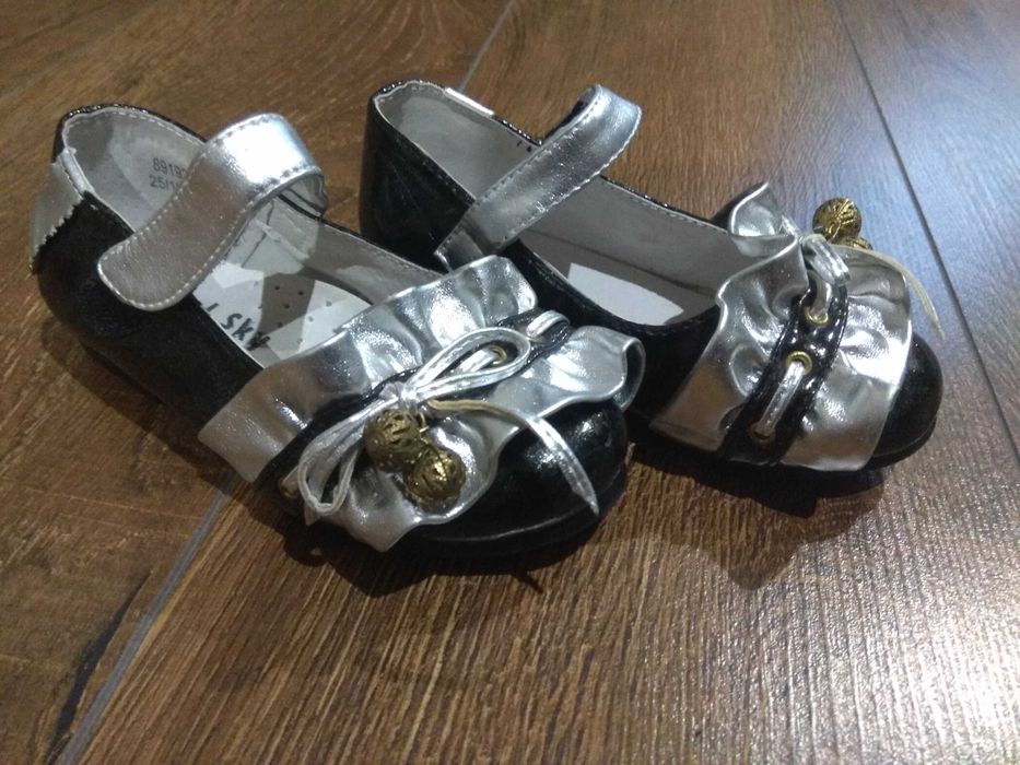 Нарядные лаковые туфельки для принцессы