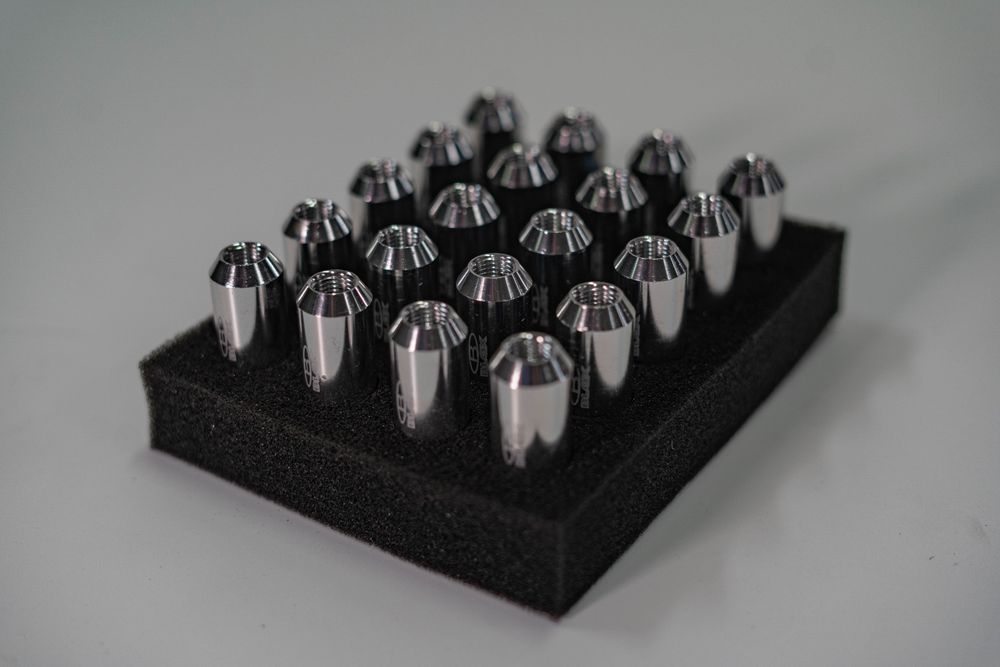 Lug Nuts / Porcas de roda