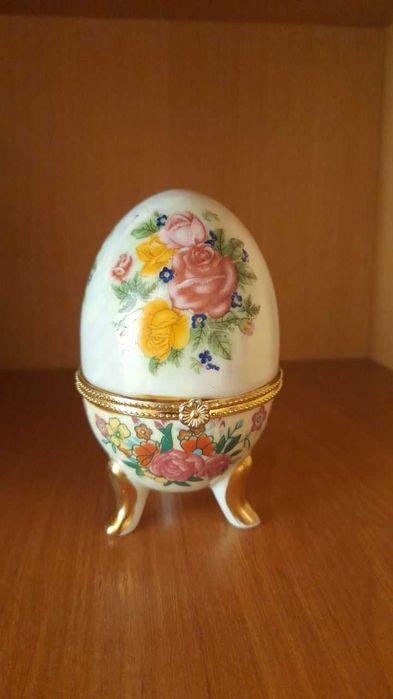 Шкатулка Скринька Яйце для ювелірних виробів Троянди 10х6х6 см