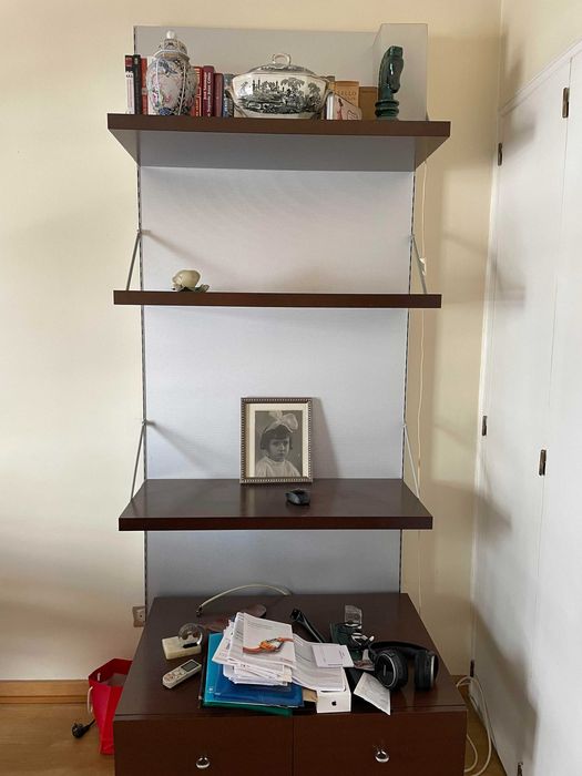 Prateleiras, três andares, duas prateleiras