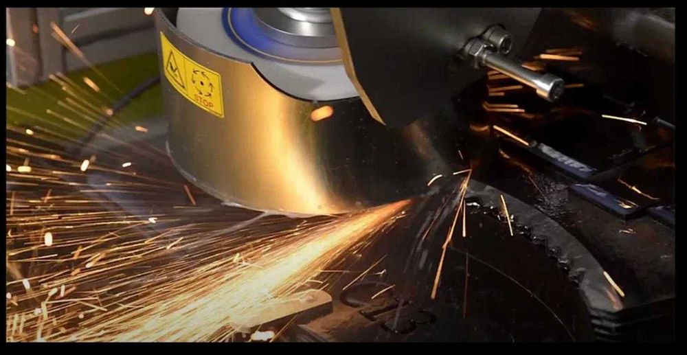 Ostrzenie noży do przyczep samozbierających pras zwijających