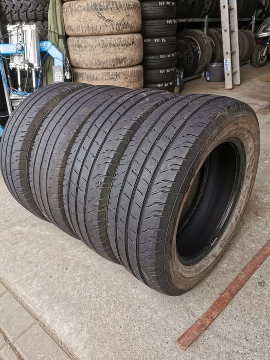 Komplet opon 205/65R16C 107/105T Continental ContiVanContact 200