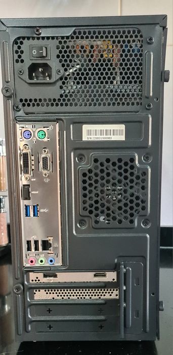 computador gaming em muito bom estado