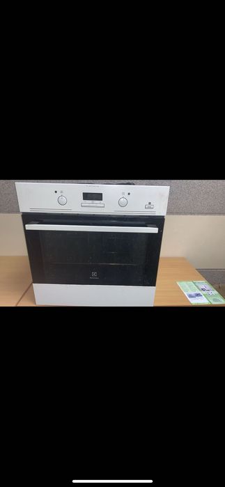 Чудова духова шафа Electrolux SteamBake PRO 600 EOB93434AW