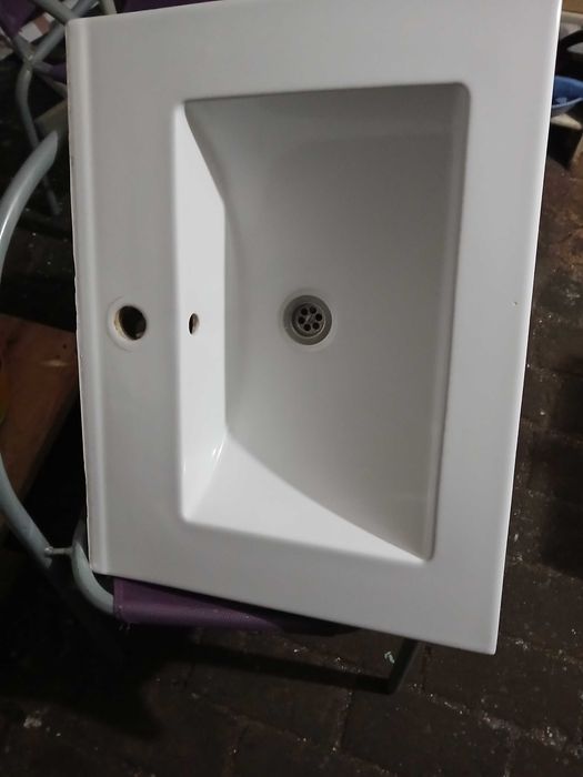 Umywalka naszafkowa 61x46,5 cm