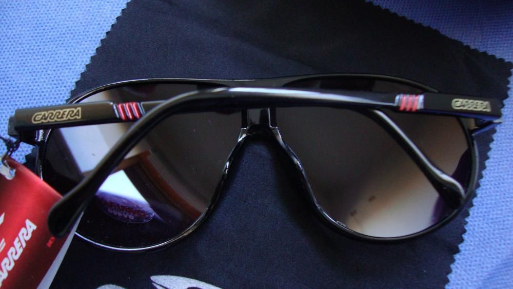 Óculos com risca vermelha Carrera Champion preto brilhante