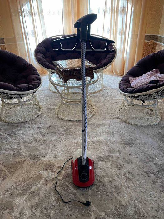 Вертикальна праска (відпарювач) для одягу Garment Steamer 1800W