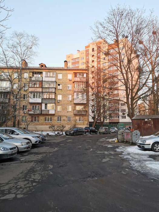 участок, закрытый городок, заезд с Туполева, Мрии 5, метро Нивки, парк