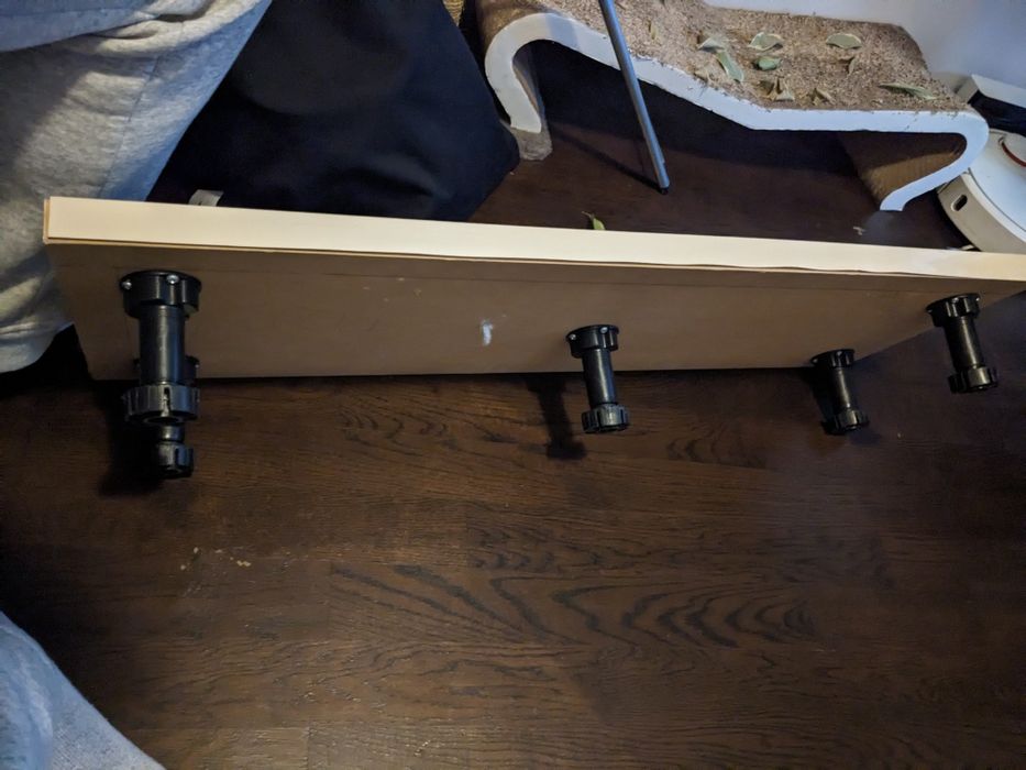 Поличка на пол (з ніжками) безкоштовно