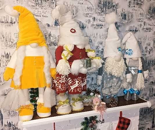 Гном новорічний під ялинку